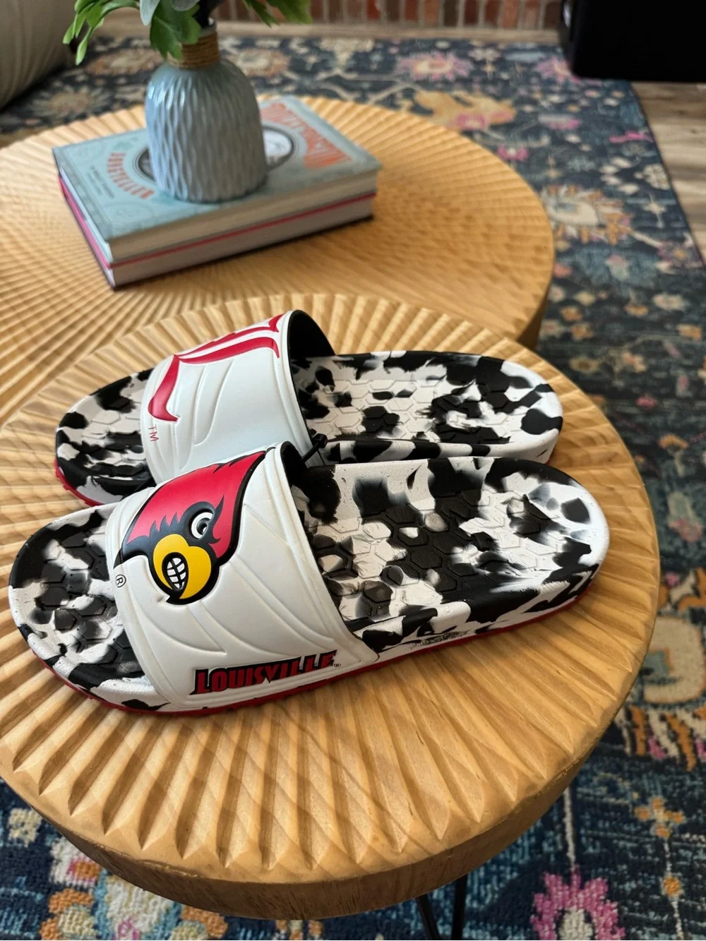 Louisville Cardinals Slide Hype Co Slydr Sandal NWOT Shower Beach Shoes M9/W11